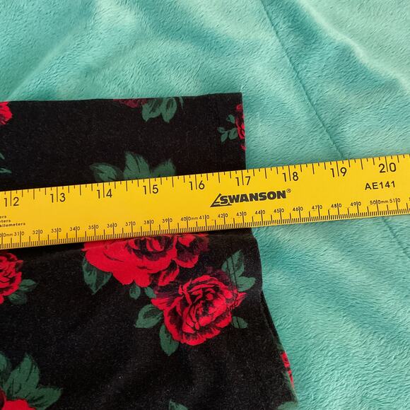 Torrid Super Soft Sleepwear Nightgown Mumu Button Up Roses Size 4 2021 line - Picture 9 of 9